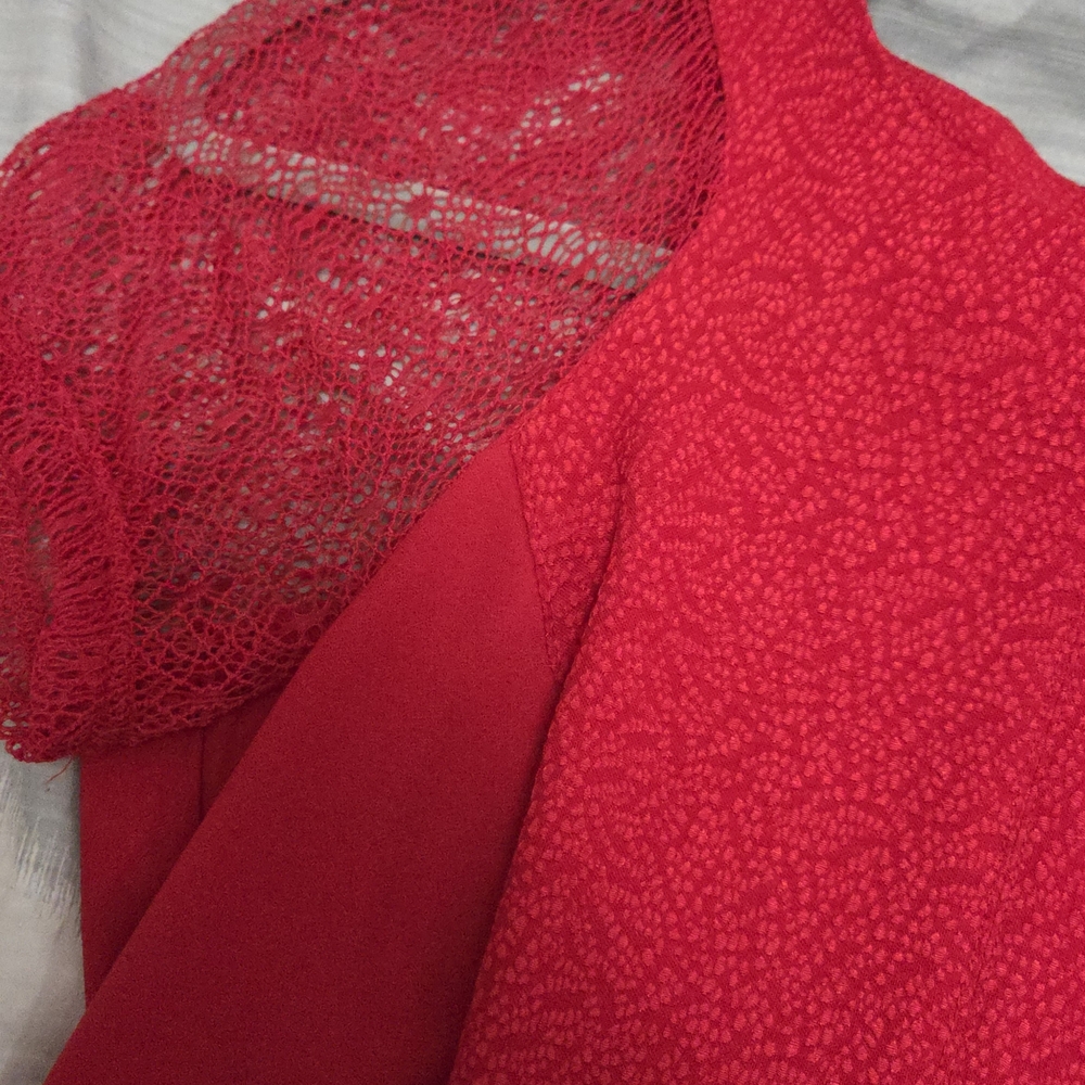 Dynamite Red Lace Top - Picture 2 of 2